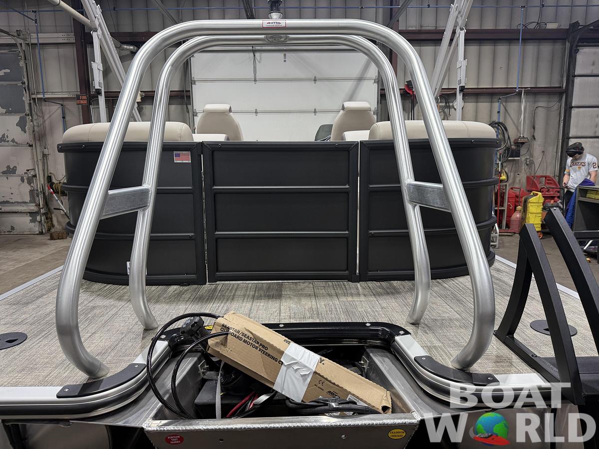 2026 Bentley Pontoons Legacy 223 Navigator Quad Lounge Tritoon