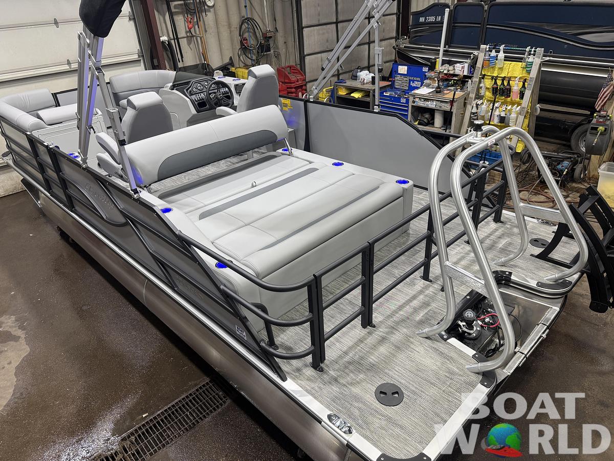 2026 Bentley Pontoons Legacy 220 Swingback 