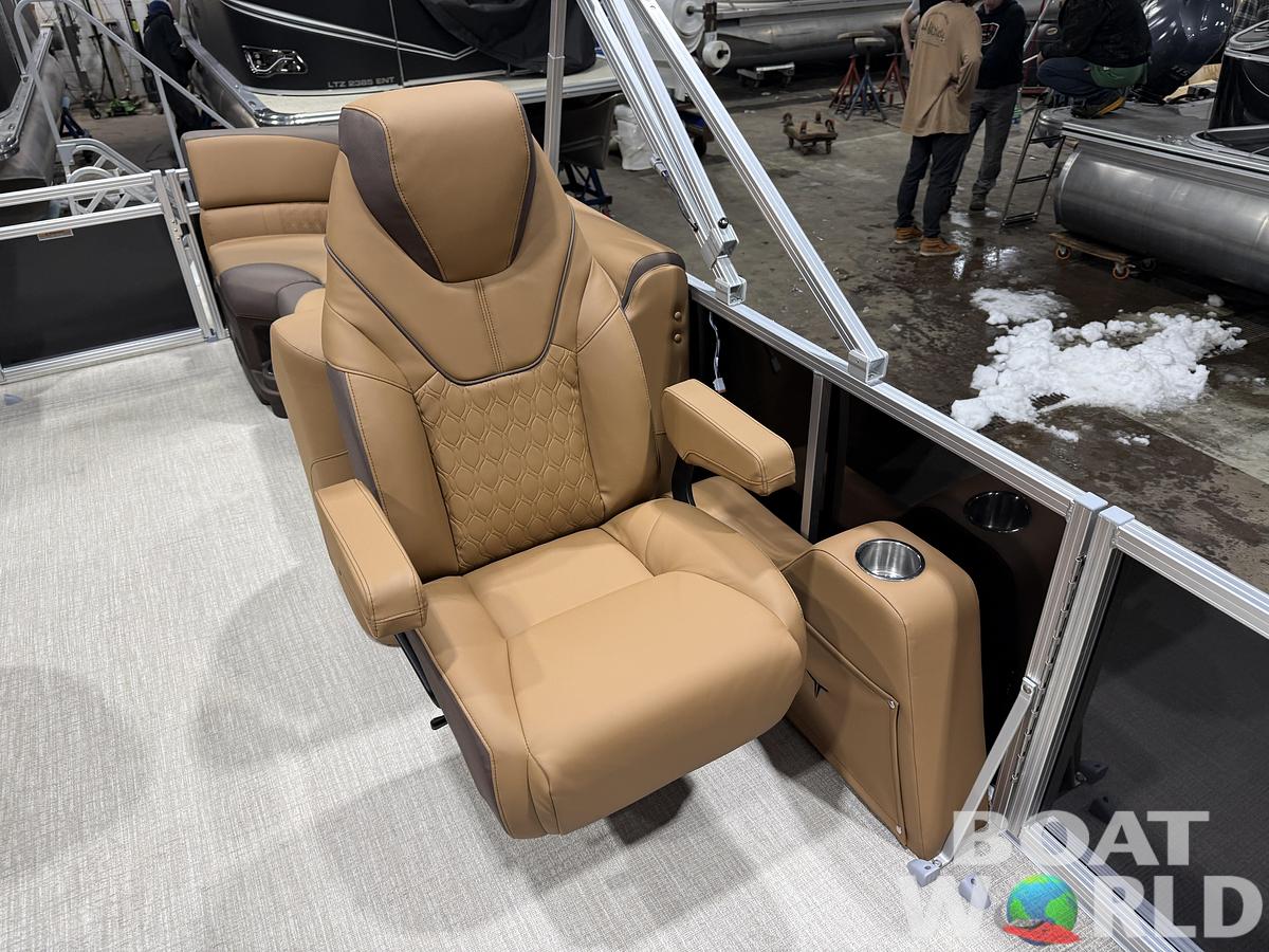 2026 Tahoe Pontoons LTZ 2385 Quad Lounge 