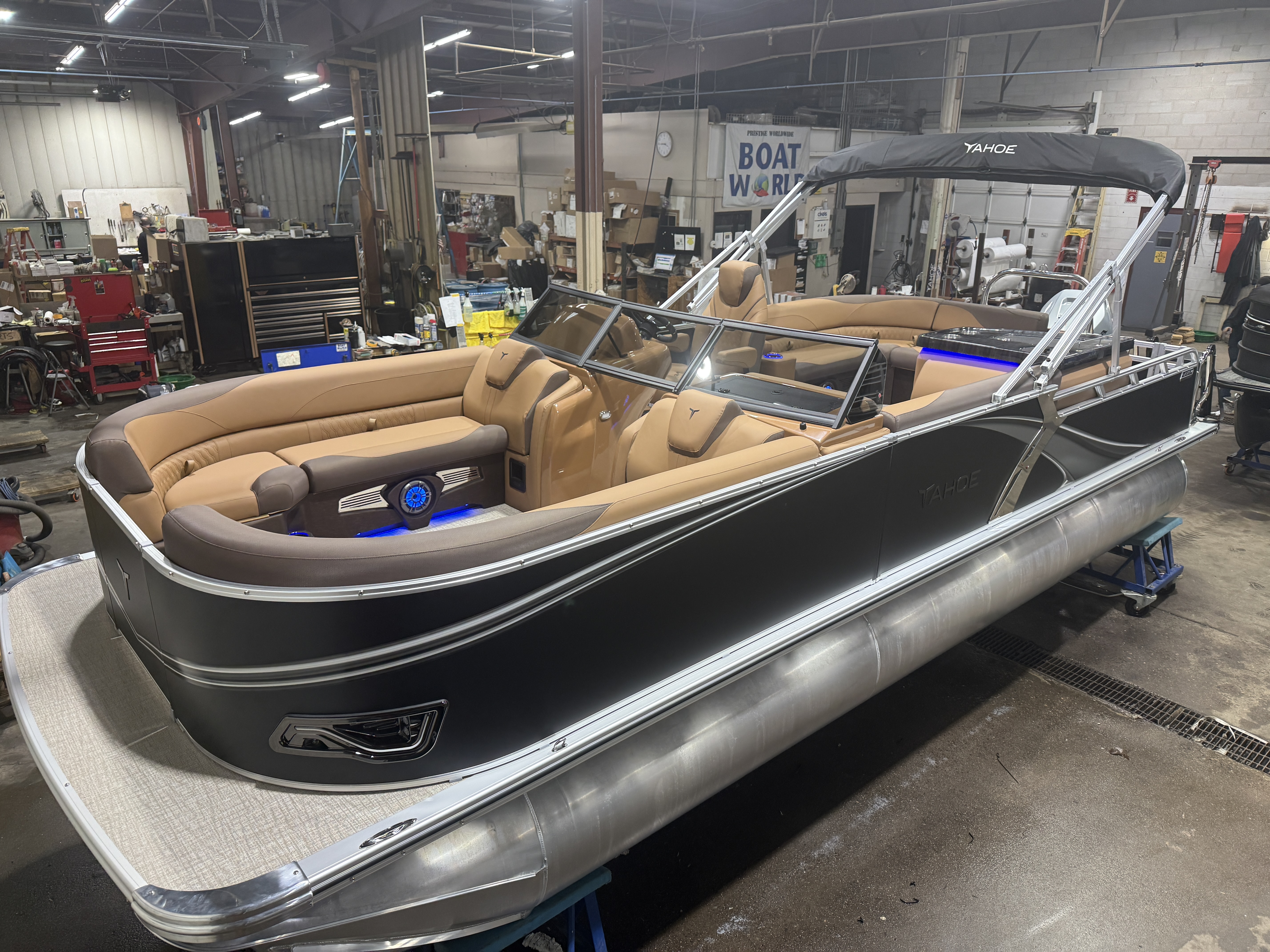 2026 Tahoe Pontoons LTZ 2385 Elite Windshield Tritoon