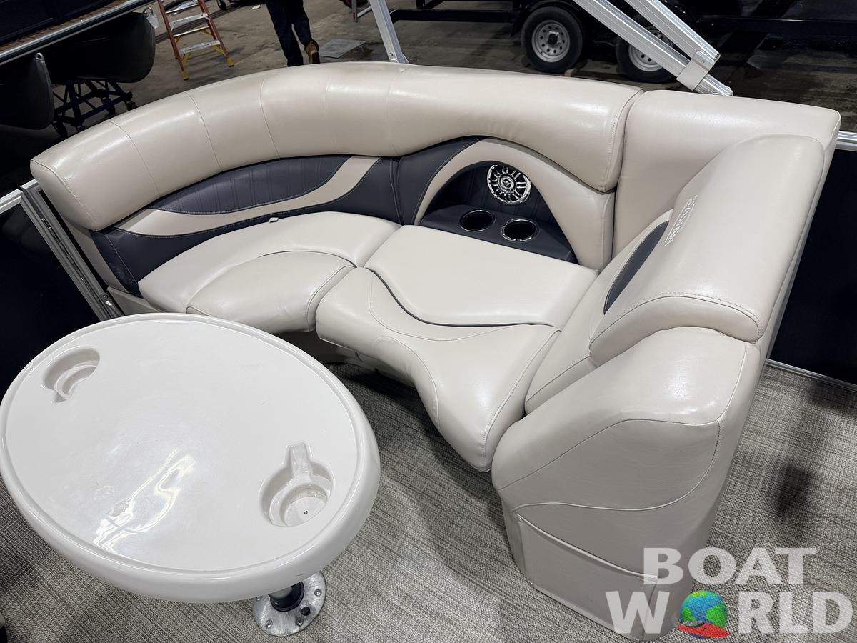 Used 2016 Sylvan Mirage 822 LZ & 50HP Yamaha 4Stroke - $21,995