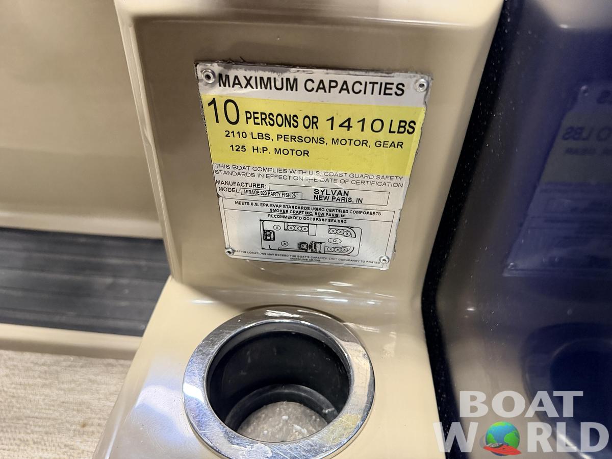 Used 2022 Sylvan  Mirage 820 Fish & Cruise