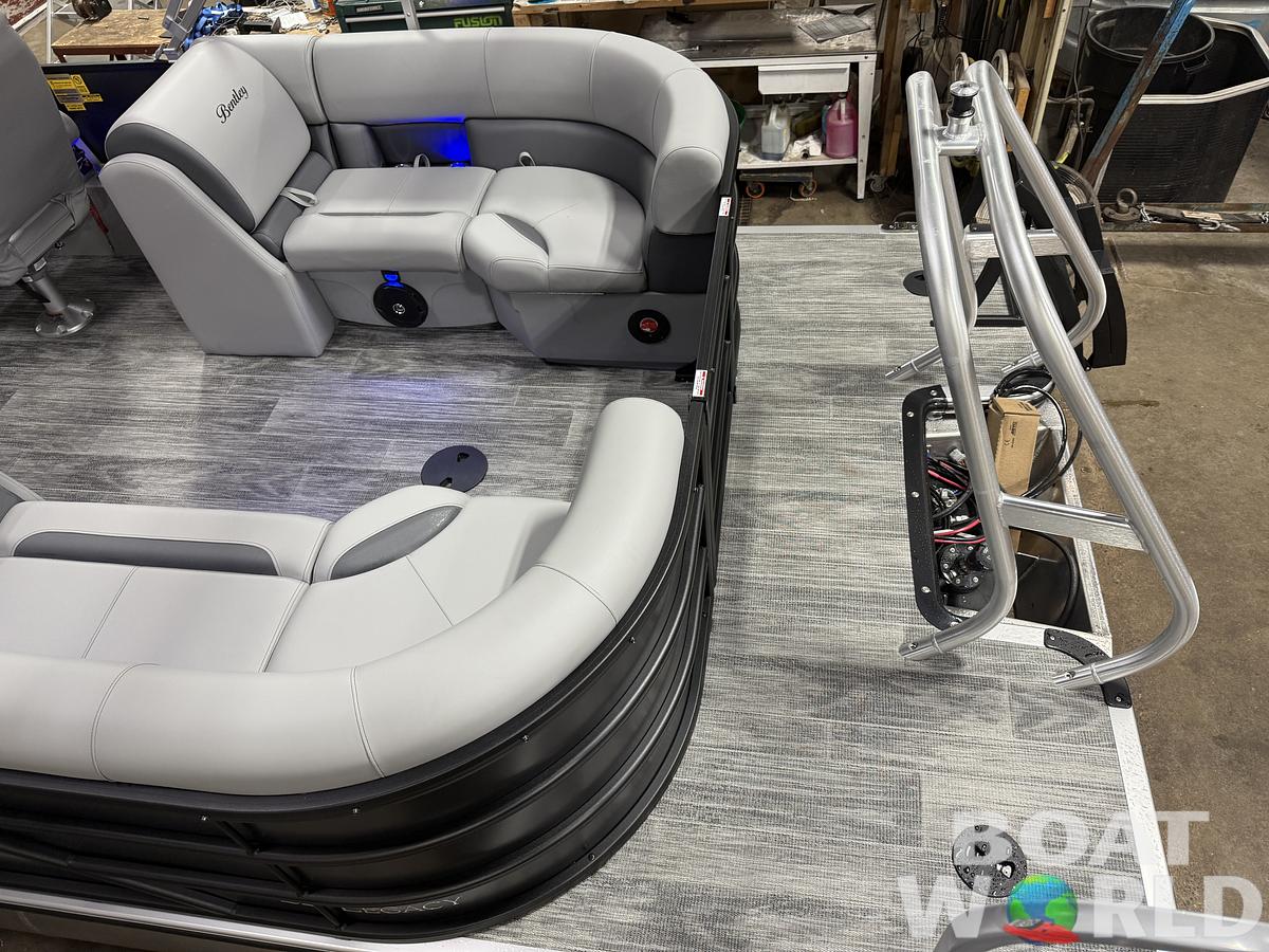2026 Bentley Pontoons Legacy 223 Navigator Quad Lounge Tritoon 