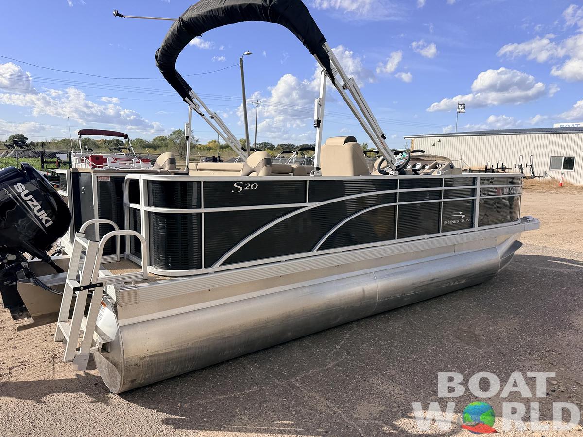 Used 2023 Bennington S20 F & 70HP Suzuki 4Stroke -$27,995
