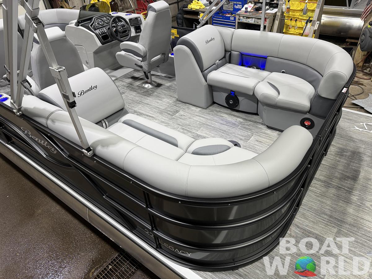 2026 Bentley Pontoons Legacy 220 Navigator DL Quad Lounge