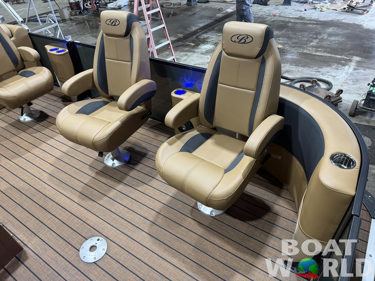 2026 Bentley Legacy 150HP 220 Navigator DL Quad Lounge $49995