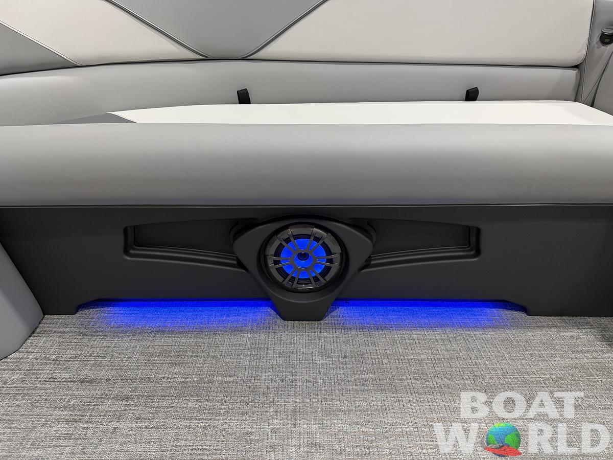 2026 Tahoe Sport 2385 Swingback (VRB) Tritoon 