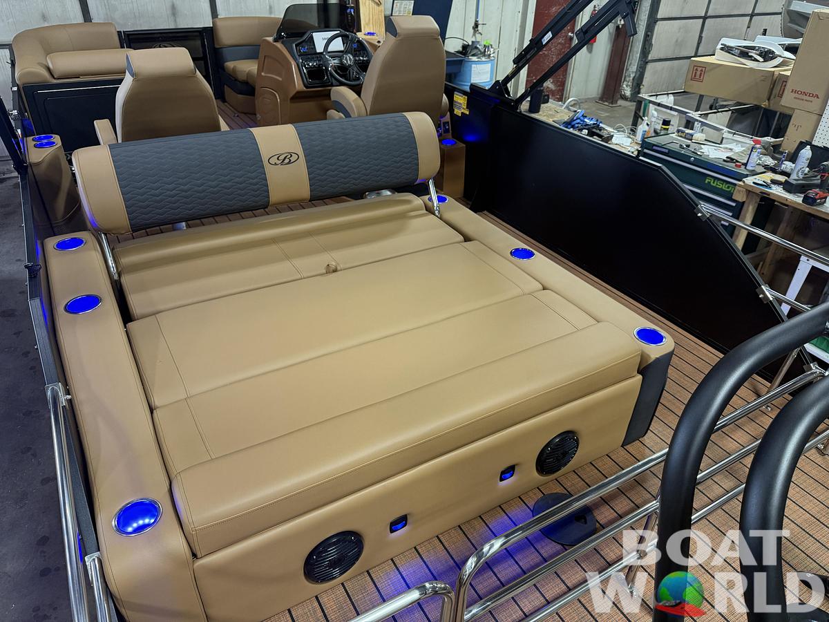 2026 Bentley Pontoons Elite 223 Swingback Tritoon