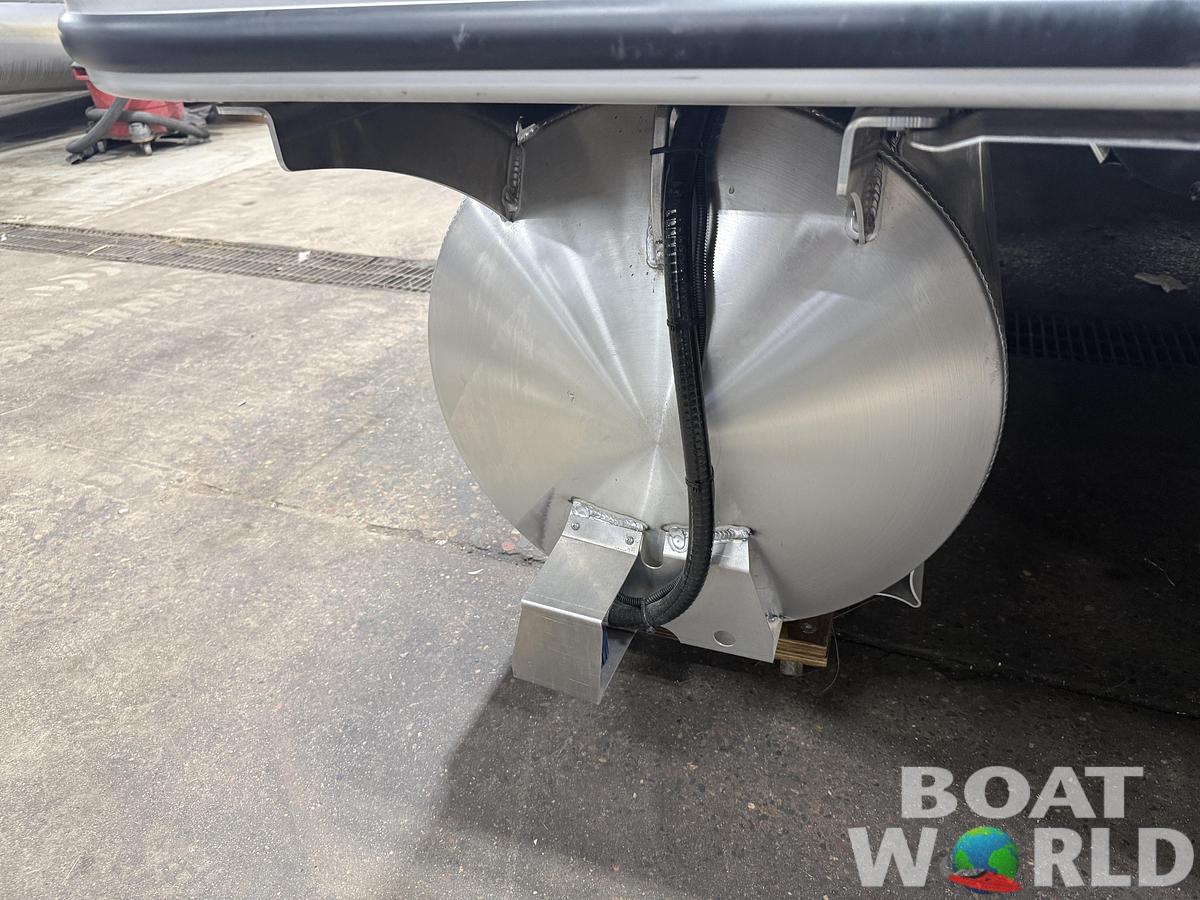 2026 Bentley Pontoons Legacy 223 Swingback Tritoon 