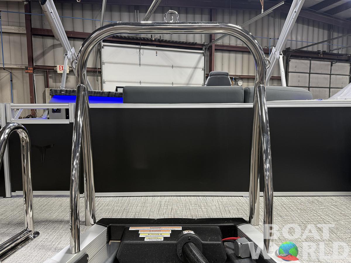 2026 Tahoe Pontoons LTZ 2385 Elite Windshield Tritoon