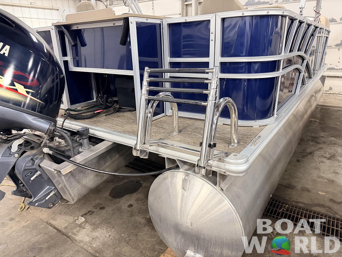 Used 2022 Sylvan  Mirage 820 Fish & Cruise