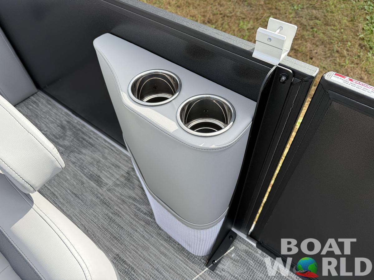 2026 Bentley Pontoons Legacy 220 Swingback 