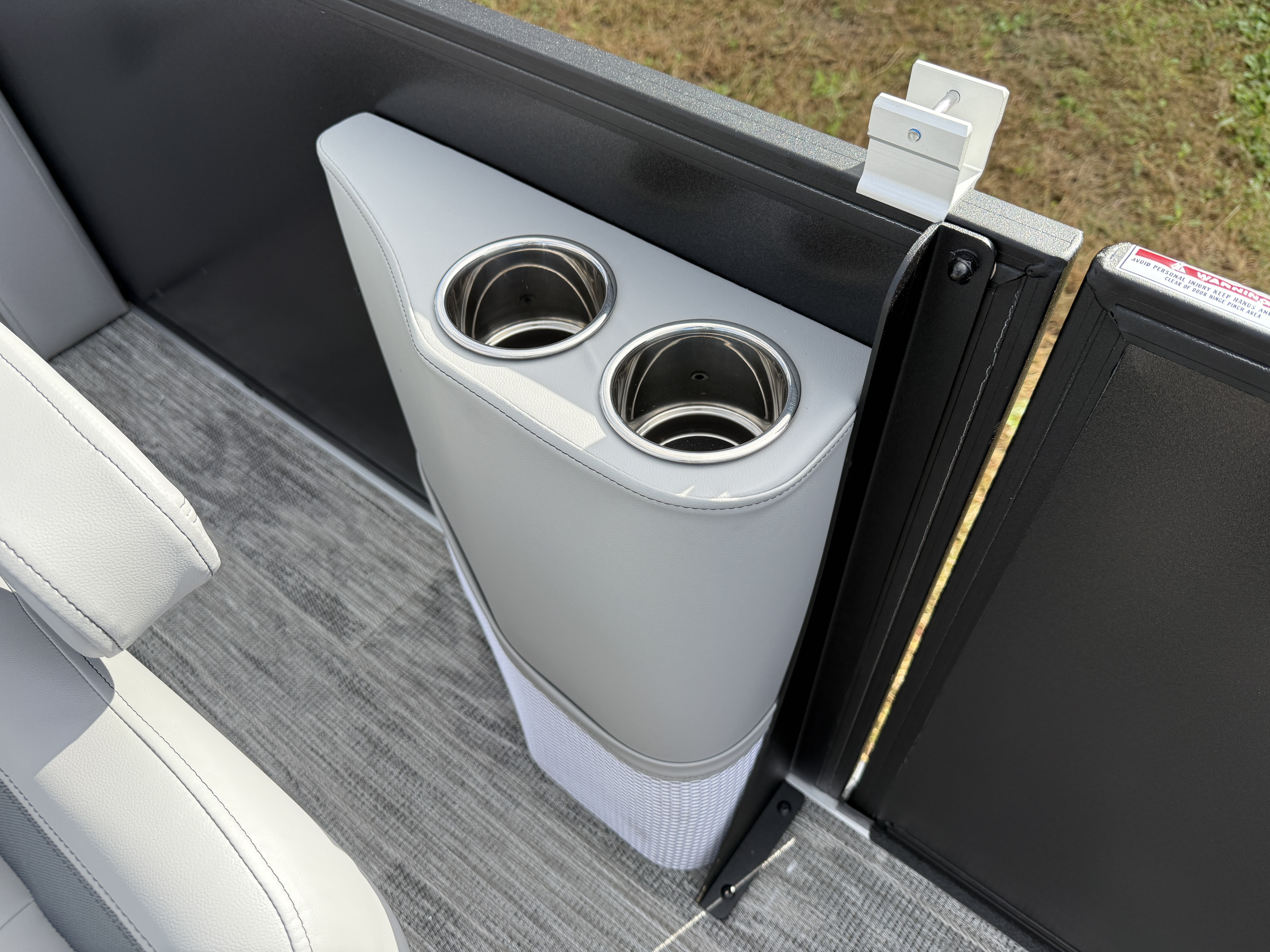 2026 Bentley Pontoons Legacy 220 Swingback 