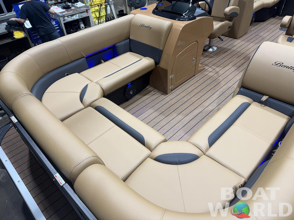 2026 Bentley Pontoons Legacy 220 Navigator Quad Lounge