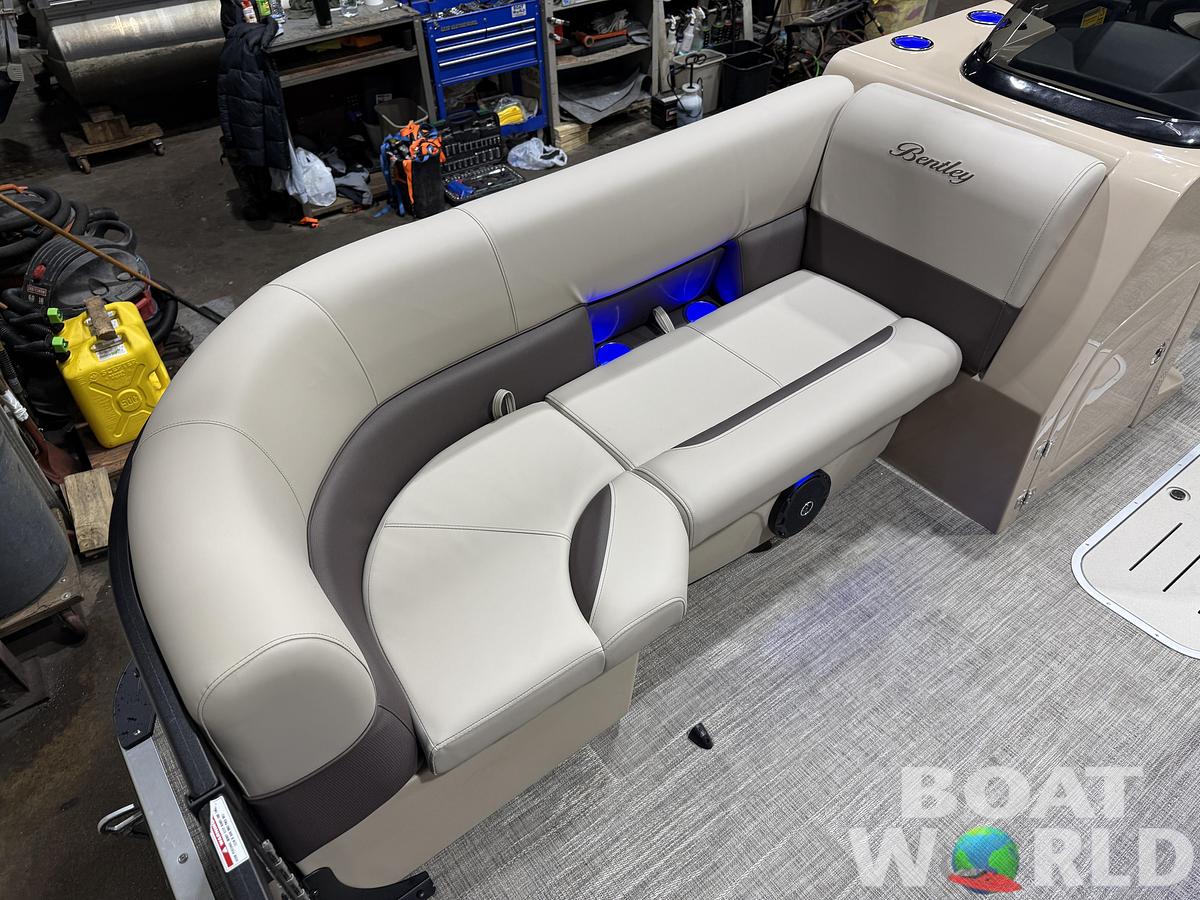 2026 Bentley Pontoons Legacy 223 QSB Swingback Tritoon 