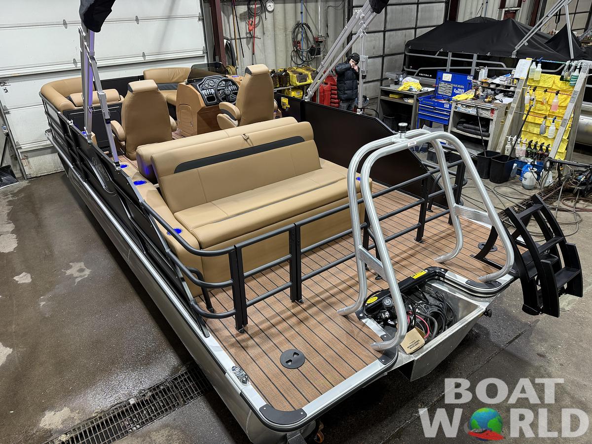 2026 Bentley Pontoons Legacy 223 Swingback Tritoon 