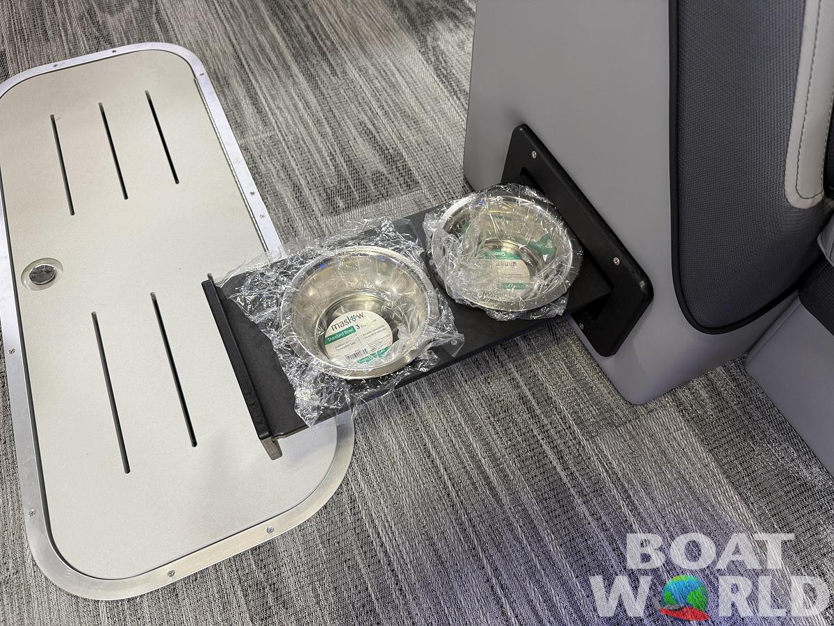 2026 Bentley Pontoons Elite 223 Swingback Tritoon