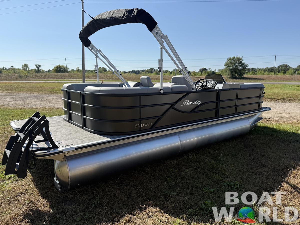 2026 Bentley Pontoons Legacy 220 Navigator Quad Lounge 