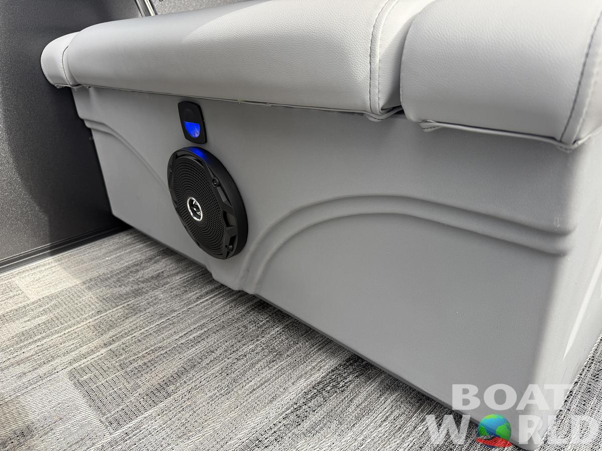 2026 Bentley Pontoons Legacy 223 QSB Swingback Tritoon 