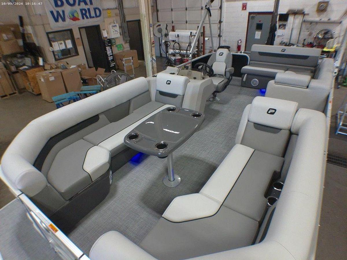 2025 Princecraft Vectra 23 RL Swingback Lounge Pontoon & Mercury 4-Stroke EFI