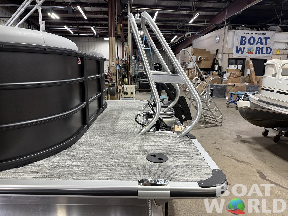 2025 Bentley Pontoons Legacy 223 Navigator Quad Lounge Tritoon & Honda 4-Stroke EFI