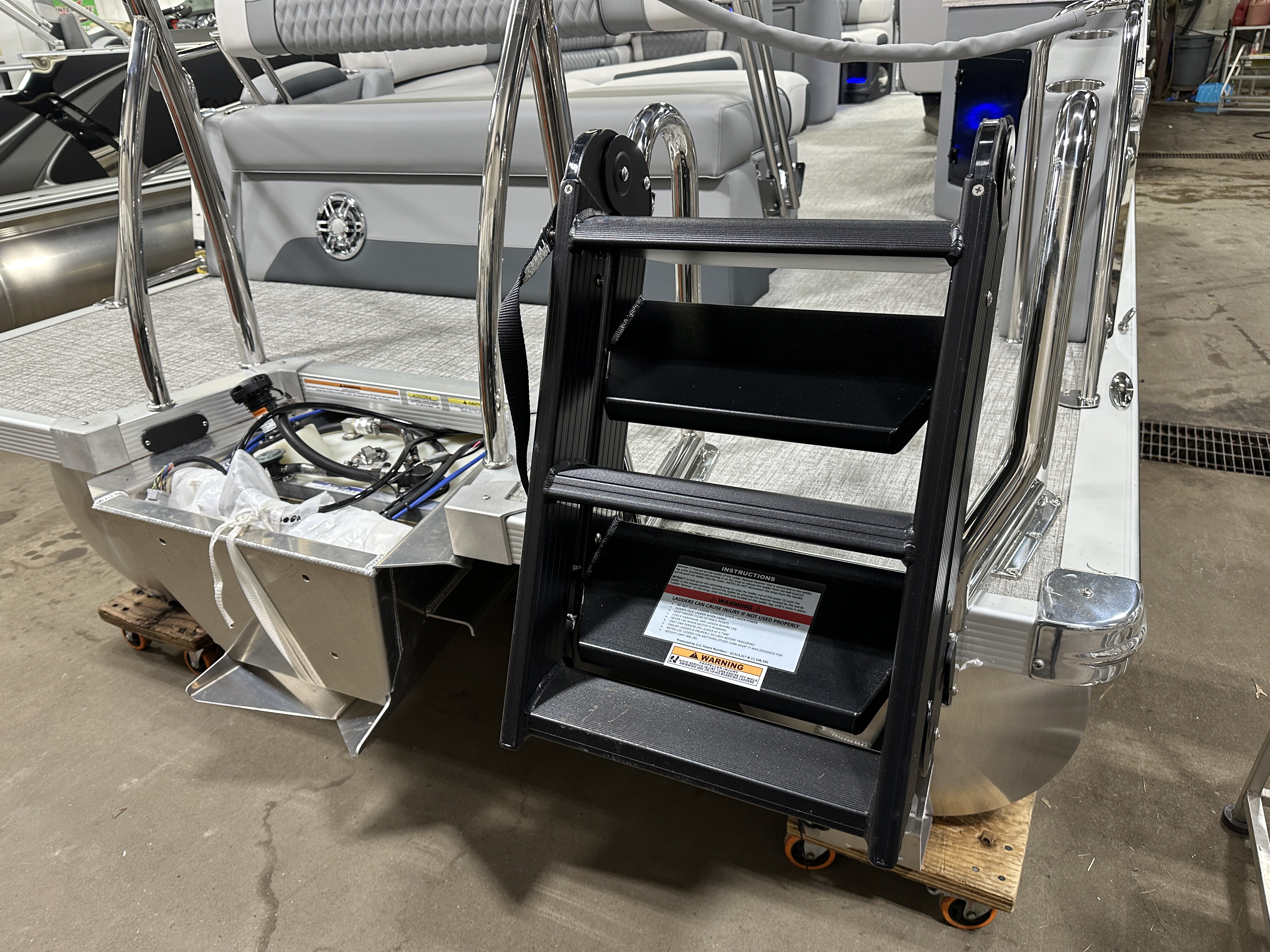 2025 Tahoe Pontoons Cascade 2385 Cruise Rear Bench (CRB) & Honda 4-Stroke EFI