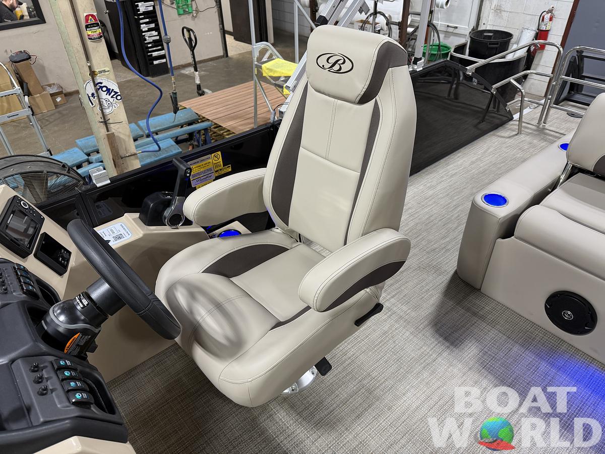 2025 Bentley Pontoons Legacy 223 Swingback Tritoon & Honda 4-Stroke EFI