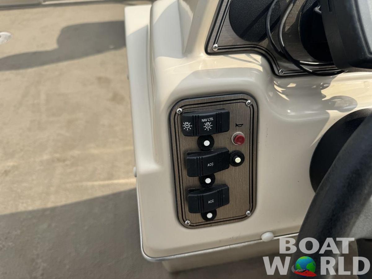 Used 2010 Weeres Cadet Fish 18' & Mercury 4-Stroke