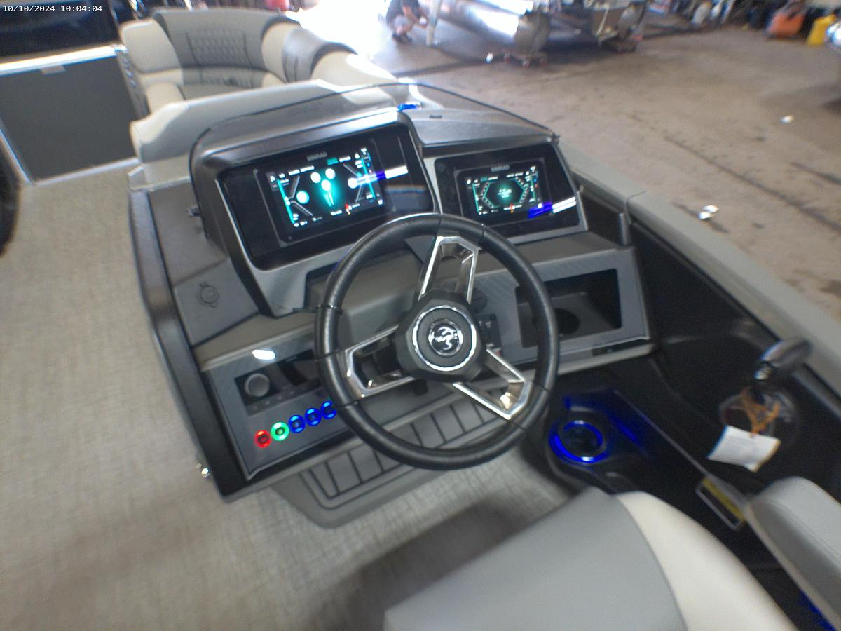 2025 Tahoe Pontoons Cascade 2385 Swingback Tritoon & 225HP 4-Stroke EFI