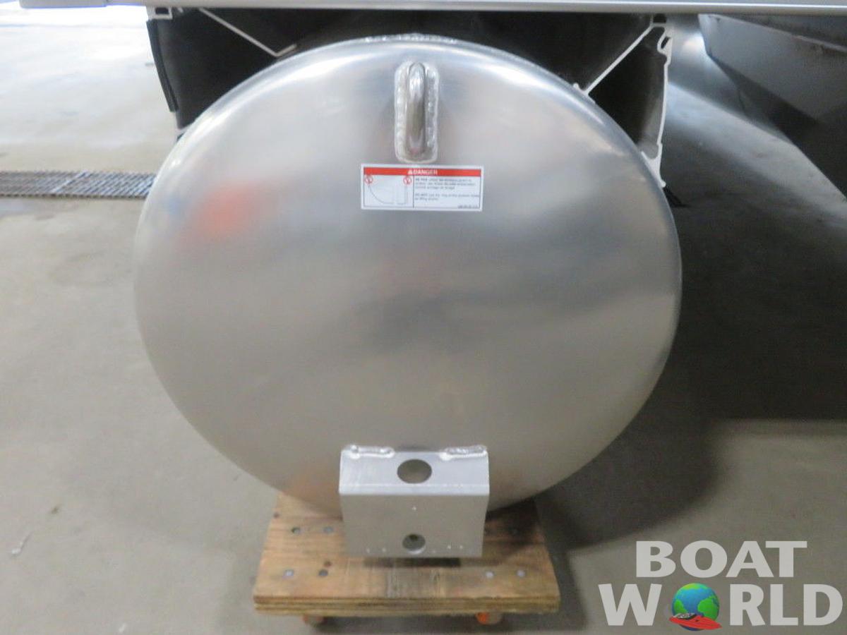 2025 Princecraft Vectra 23 RL SS Swingback Pontoon & Mercury 4-Stroke EFI