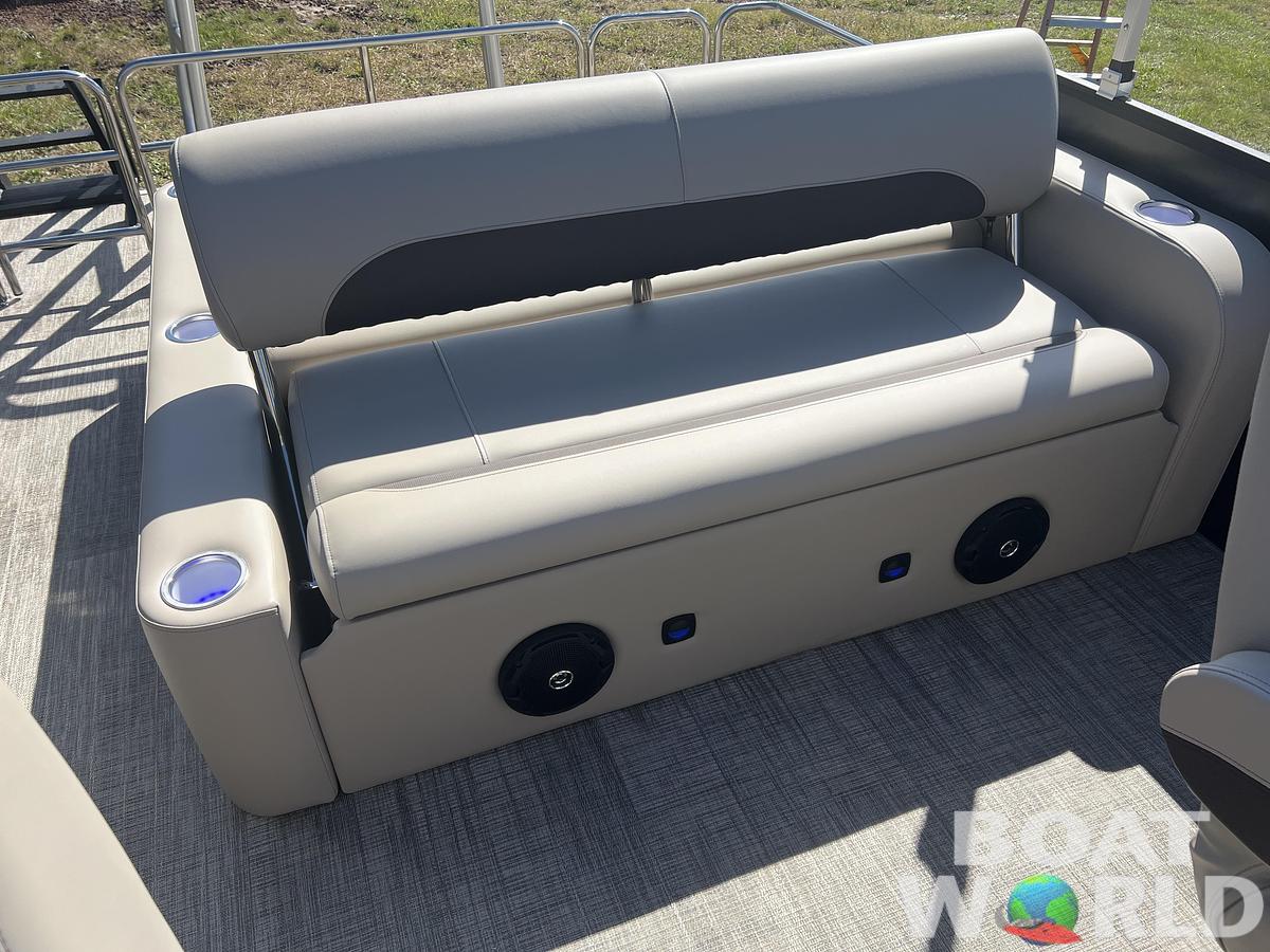 2026 Bentley Pontoons Legacy 223 Swingback Tritoon & Honda 4-Stroke EFI