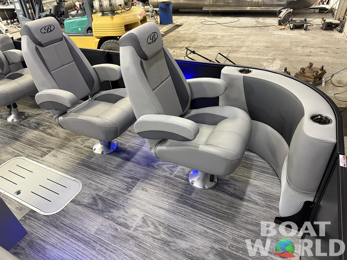 2025 Bentley Pontoons Legacy 223 Navigator Quad Lounge Tritoon & Honda 4-Stroke EFI