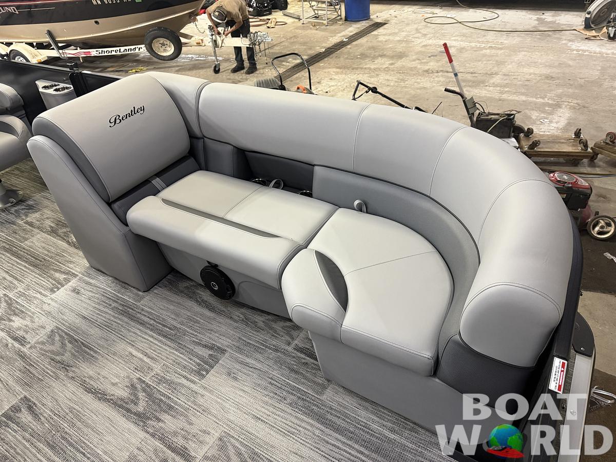 2026 Bentley Pontoons Legacy 220 QSB Swingback & 4-Stroke EFI