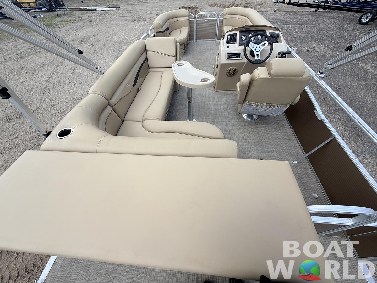 Used 2017 Bennington 208 SL & 50HP Yamaha 4Stroke -$24,995