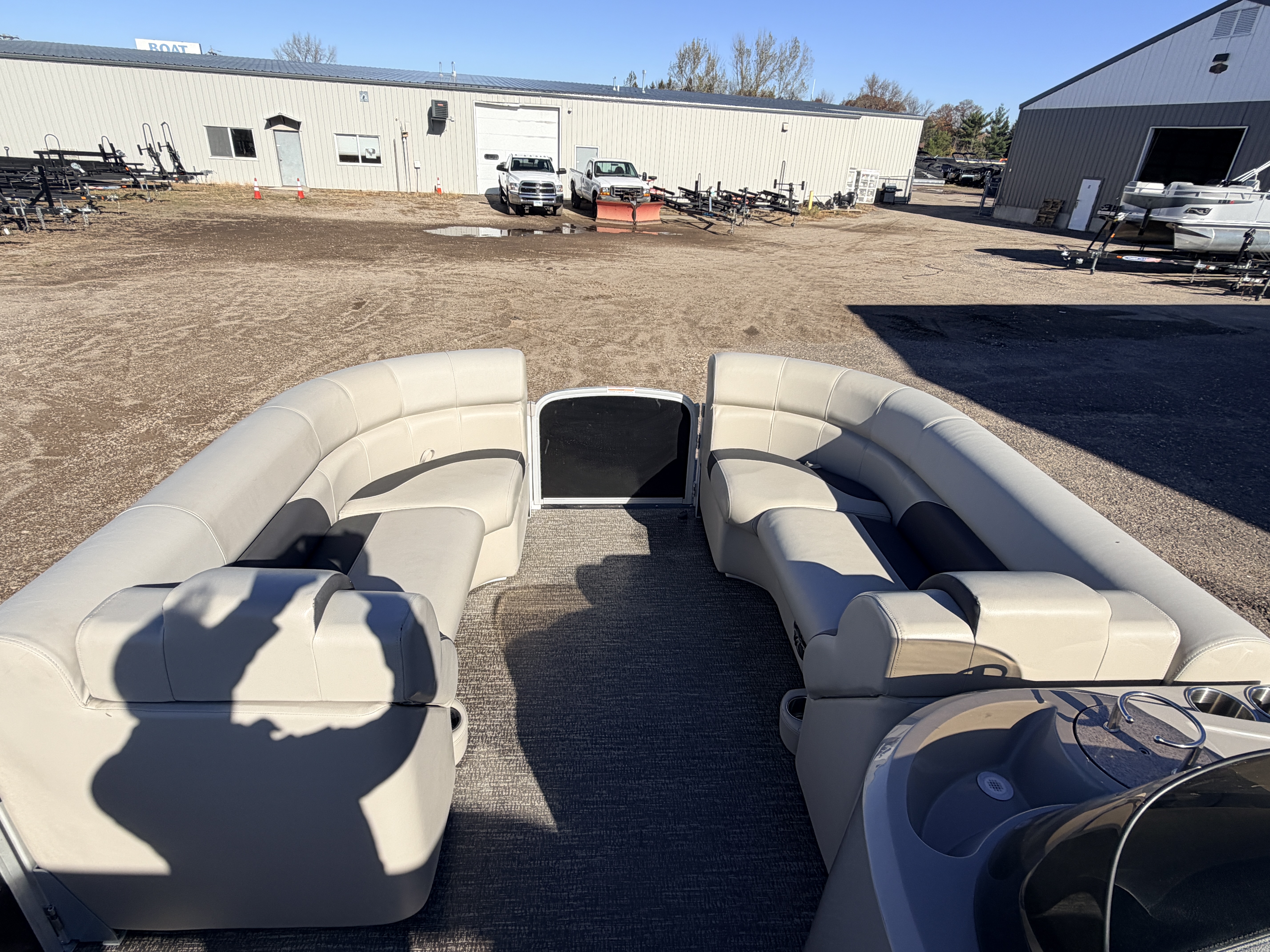 Used 2022 Premier 230 SunSpree RF & 116HP Yamaha 4Stroke -$34,995
