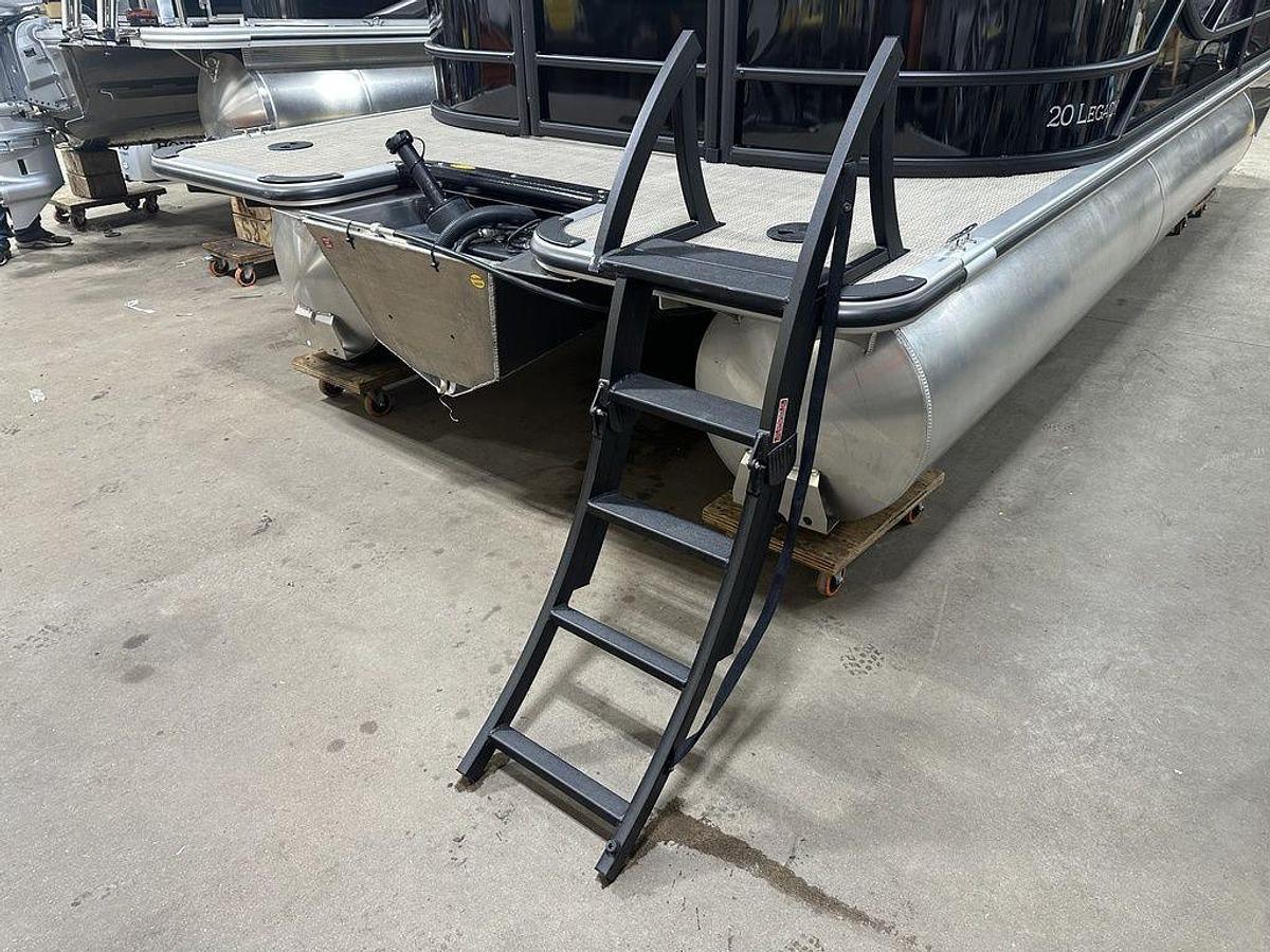 2025 Bentley Pontoons Legacy 200 Navigator Quad Lounge & Honda 4-Stroke EFI