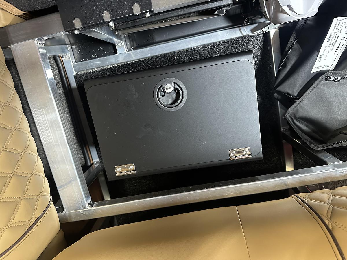 2025 Tahoe Pontoons Grand Tahoe 2585 Quad Lounge Windshield Tritoon & Mercury 400HP V10