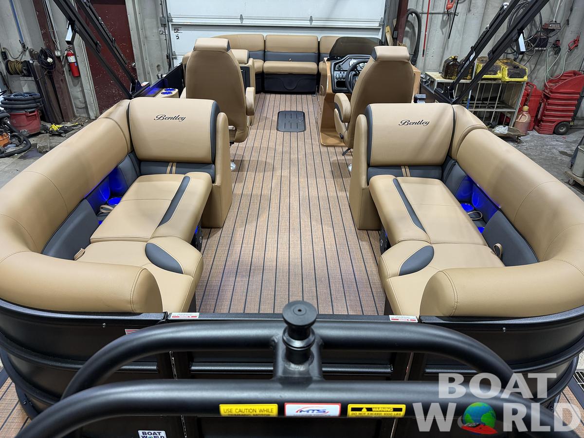 2026 Bentley 300HP Legacy 243 Navigator Tritoon $68995