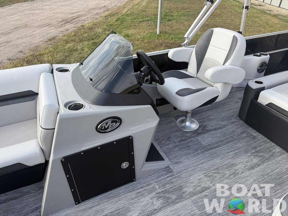 2026 Montego Bay 8522 Swingback Deluxe Pontoon