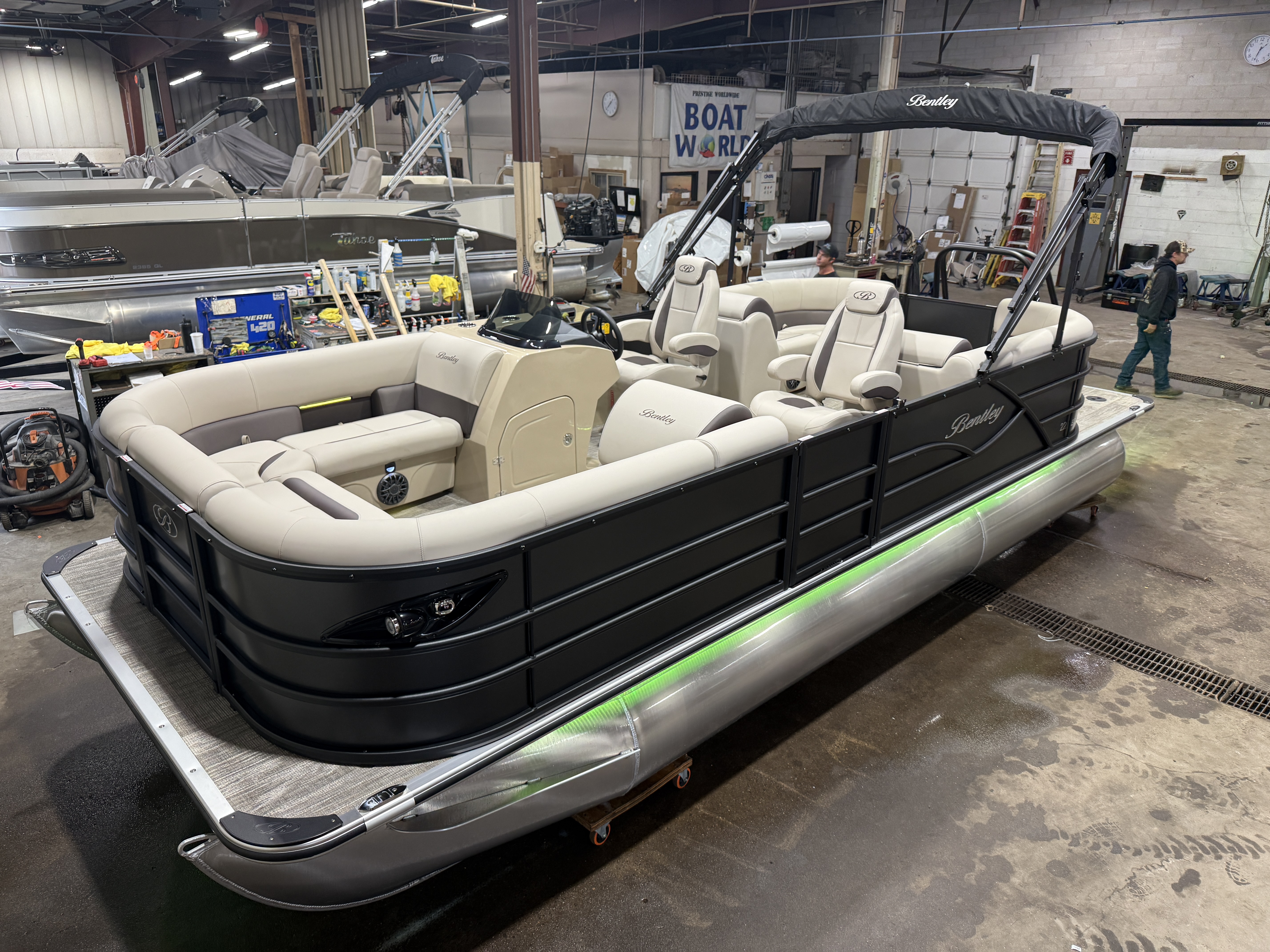 2027 Bentley Legacy 220 Navigator Quad Lounge Pontoon $42995