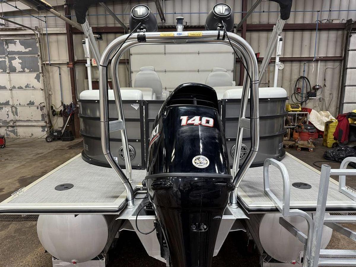 Used 2020 Bentley Pontoons Legacy 223 Navigator Quad Lounge Tritoon & Suzuki 140HP 4-Stroke EFI