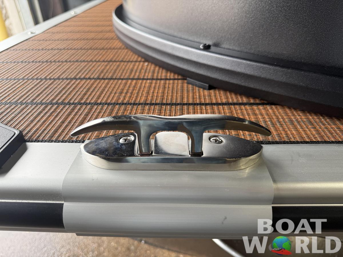 2026 Bentley Legacy 220 Navigator DL Quad Lounge $42995