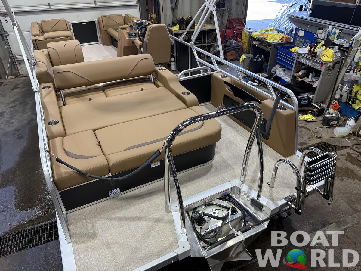 2027 Tahoe Sport VRB SE 2385 Swingback & 4-Stroke $35995