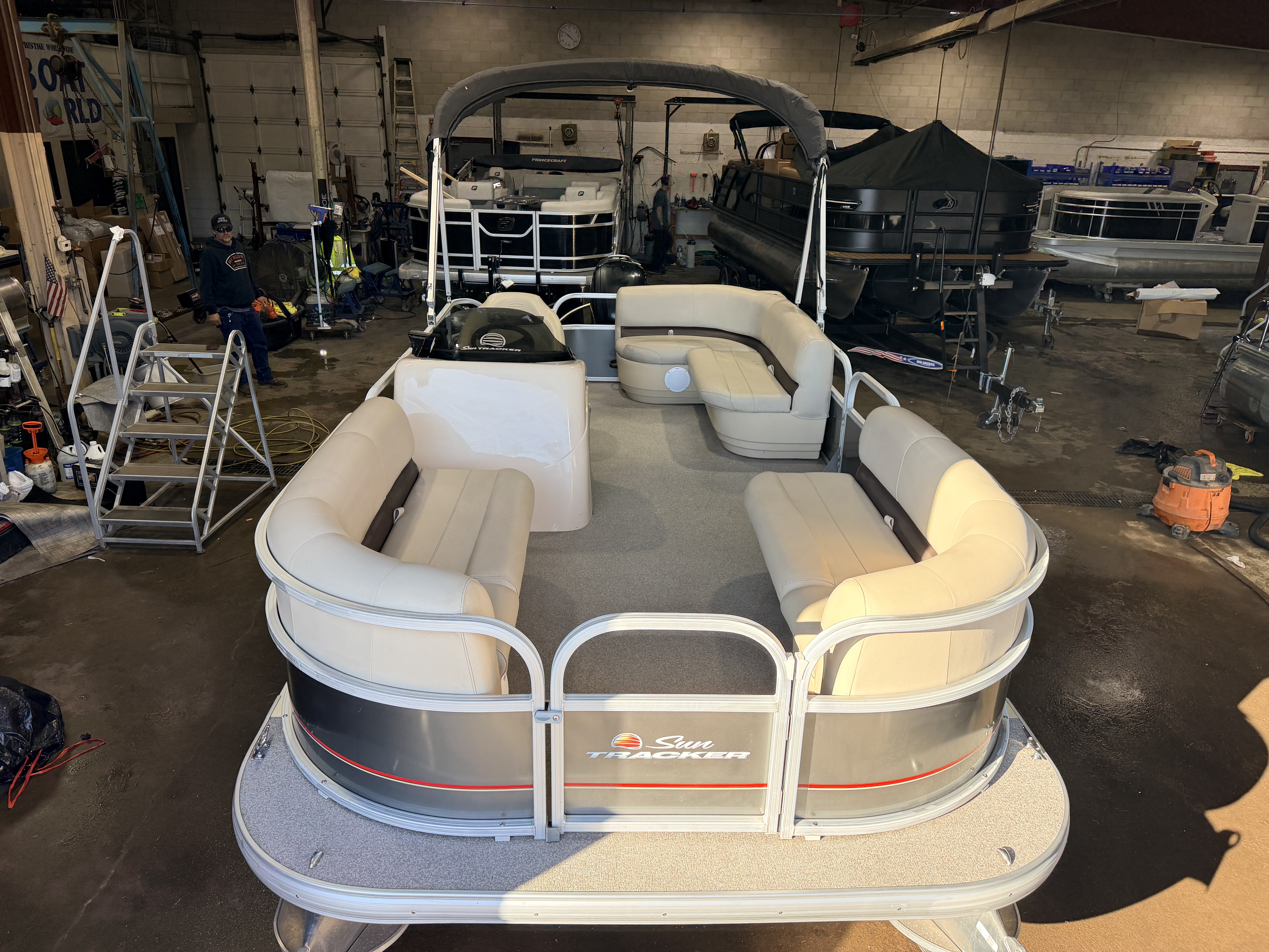Used 2019 Sun Tracker Party Barge 18 DLX & 75HP Mercury 4Stroke -$21,995
