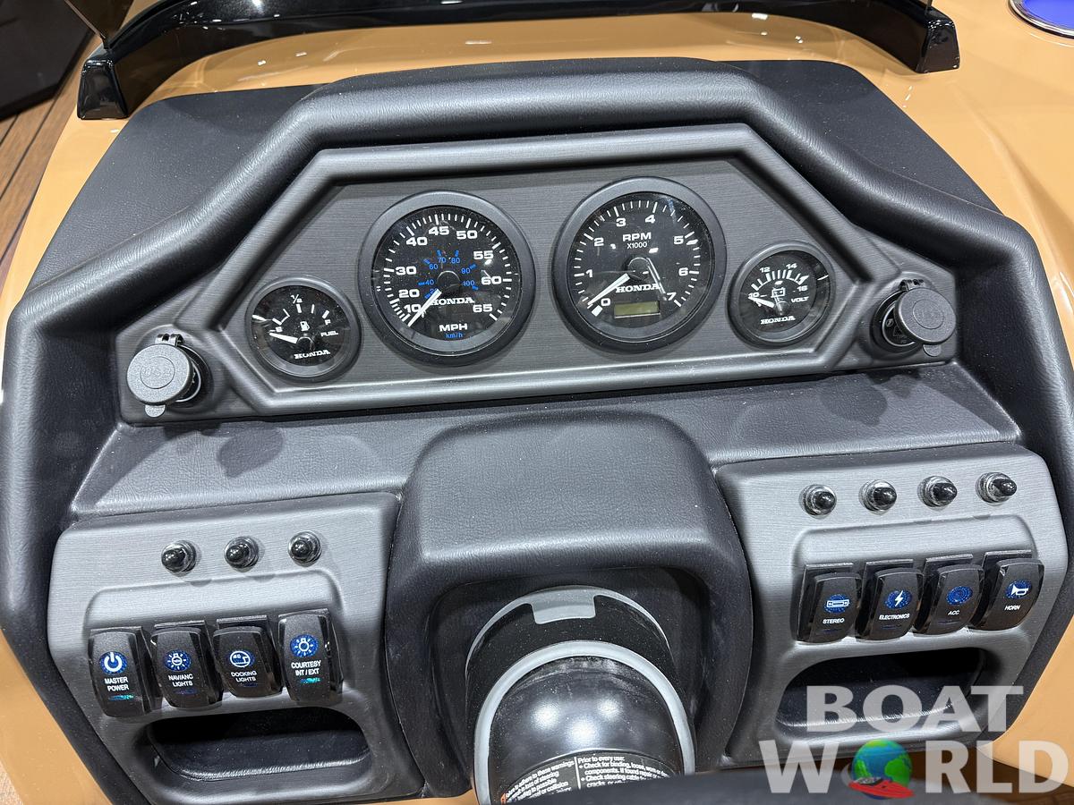 2026 Bentley Pontoons Legacy 220 Swingback 