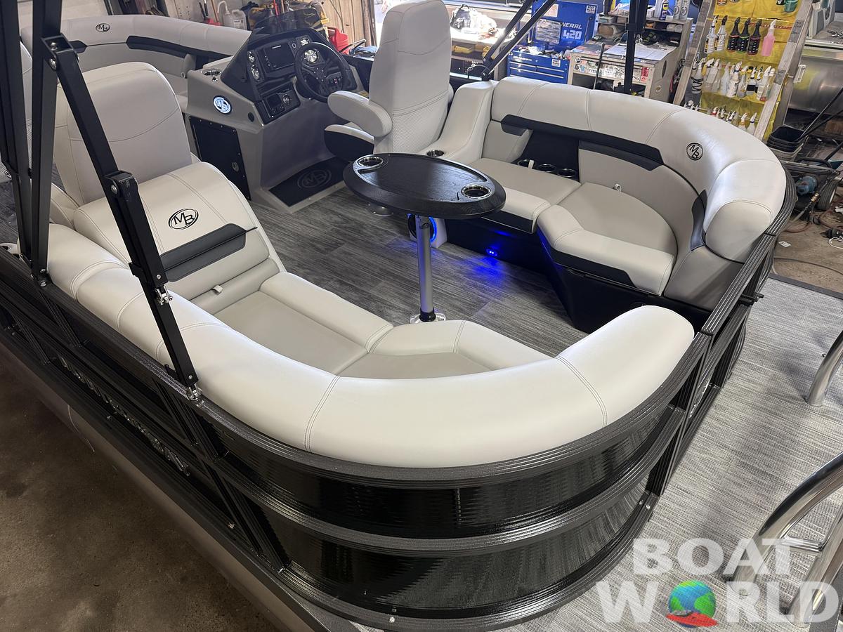 2026 Montego Bay 8522 DL Quad Lounge Tritoon