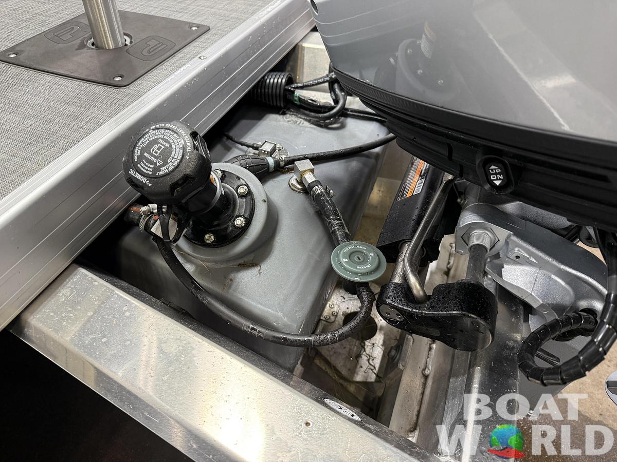 2025 Princecraft 23' Swingback & 150HP 