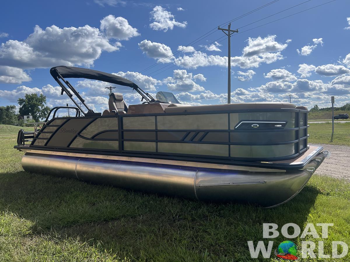 2026 Bentley Pontoons Elite 223 Swingback Tritoon