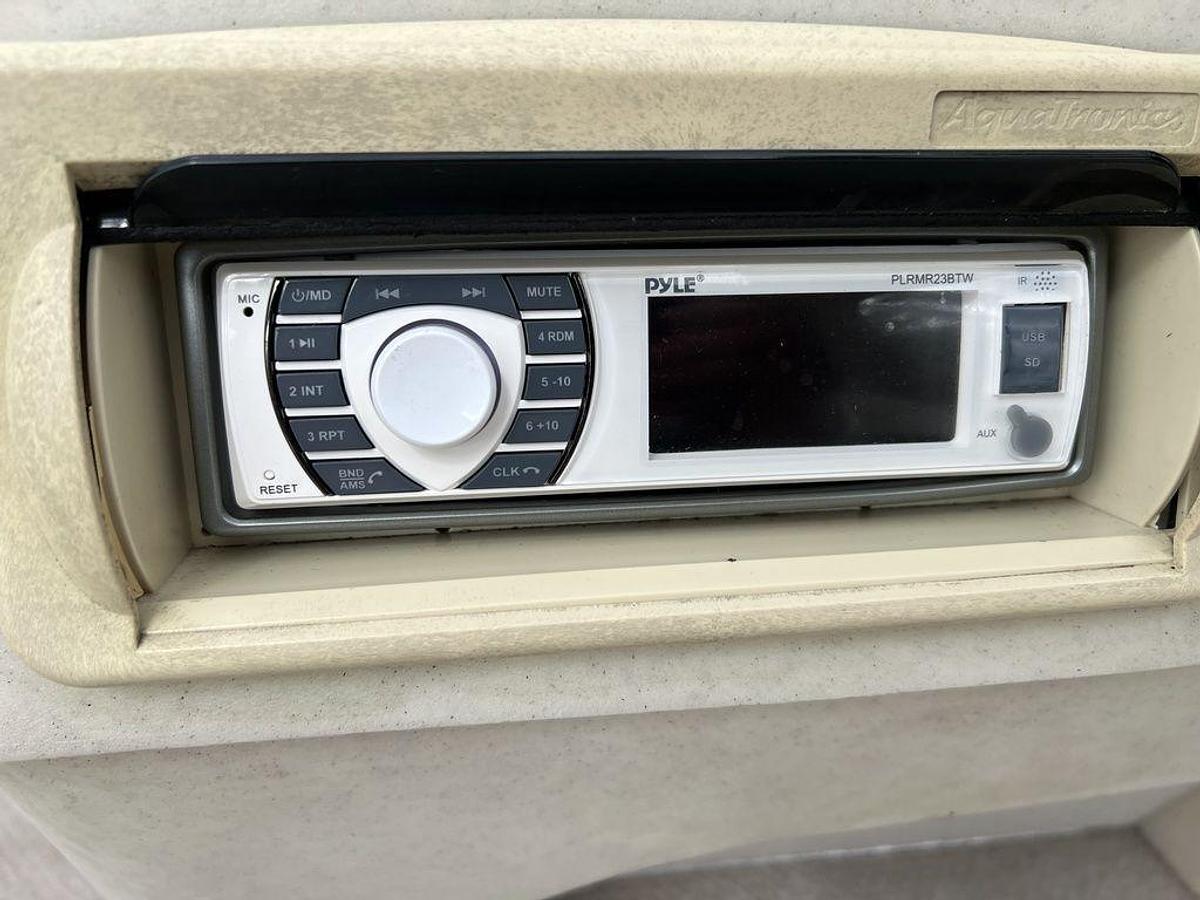 Used 2005 Bennington Sedona F21 Pontoon