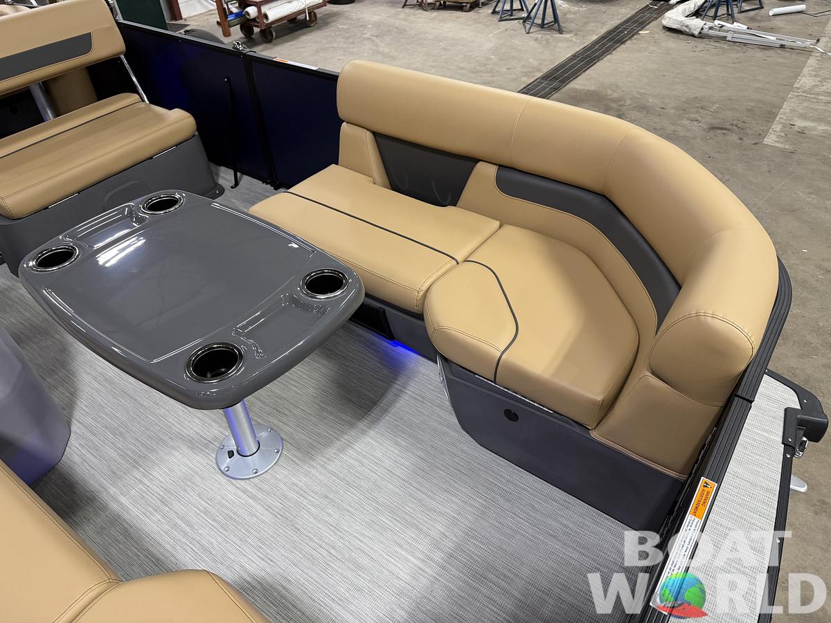 2027 Princecraft Vectra 21 RL Swingback Dinette $35495